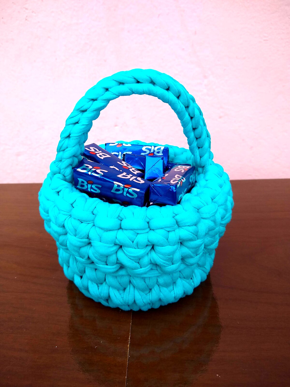 Cesta personalizada em fio de malha turquesa