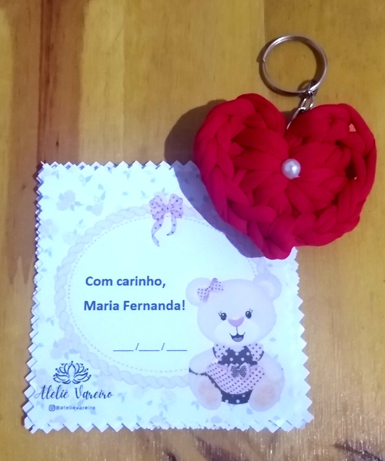 Chaveiro de coração vermelho em fio de malha, lembrancinha personalizada