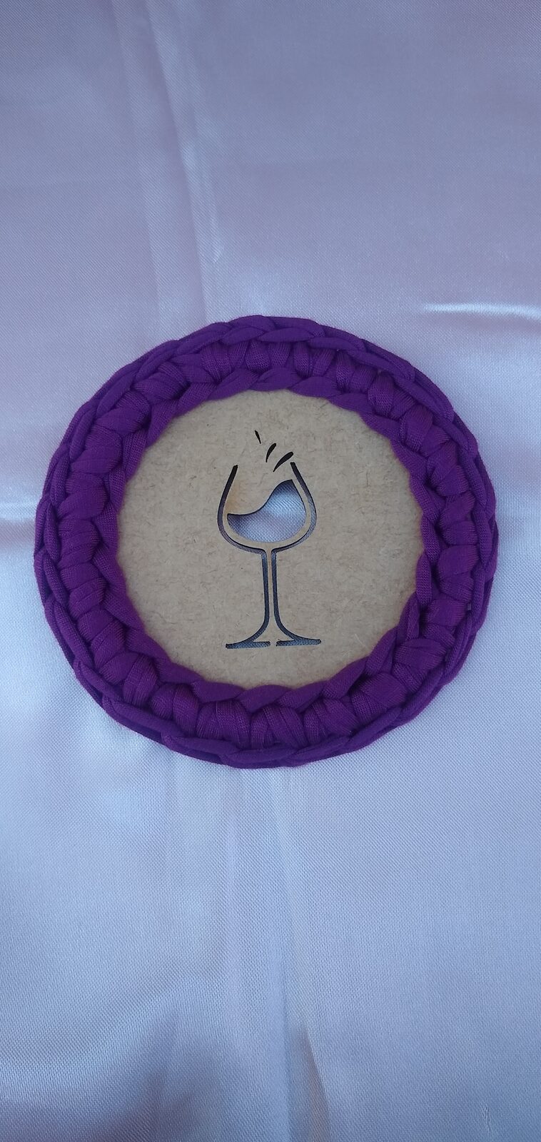 Kit porta-copos em fio de malha roxo, medalhão de taça de vinho
